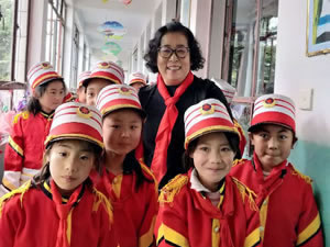 為智慧慷慨解囊，憑知識扶危濟困
